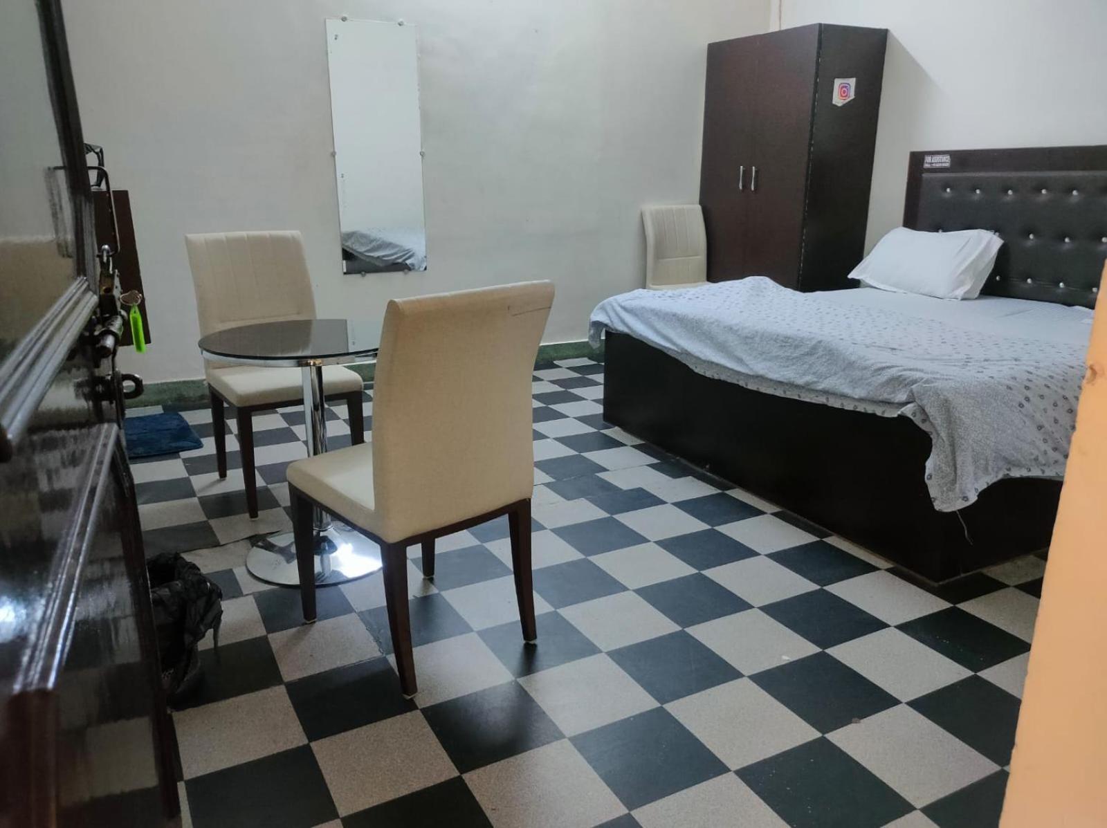 होटल Khubsaras Palace By Chhabra's 2*